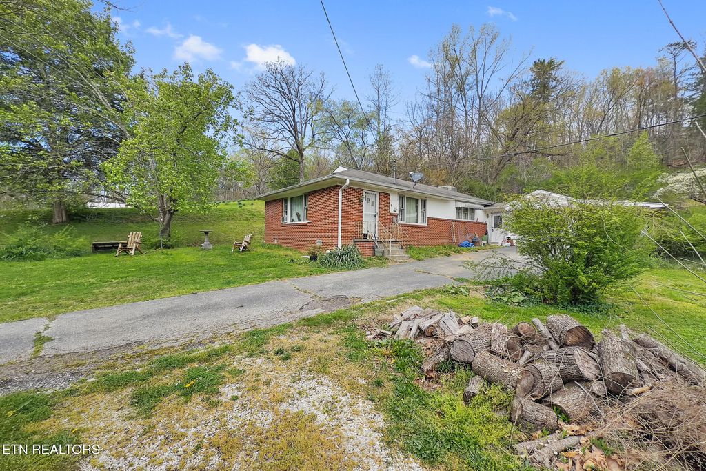 Photo of 1447 Webster Rd, Harriman, TN 37748 (MLS # 1335278)