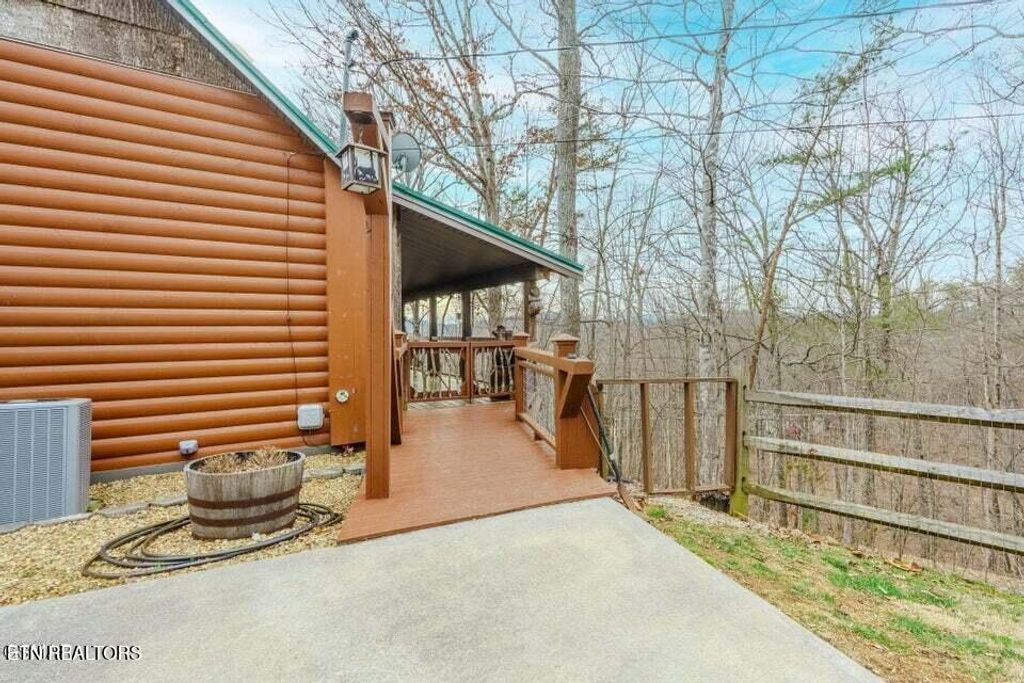 Photo of 3644 Wears Mountain Lane, Sevierville, TN 37862 (MLS # 1336500)