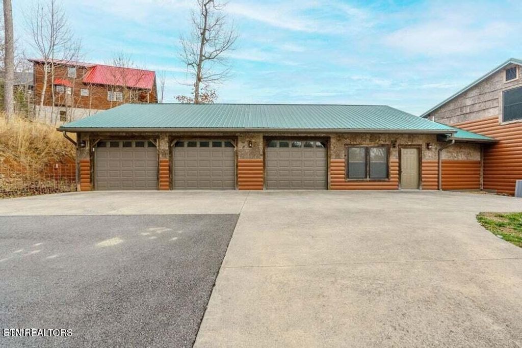 Photo of 3644 Wears Mountain Lane, Sevierville, TN 37862 (MLS # 1336500)