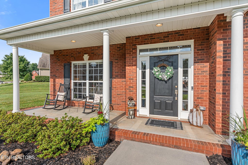 Photo of 329 Silver Leaf Drive, Lenoir City, TN 37772 (MLS # 1354868)