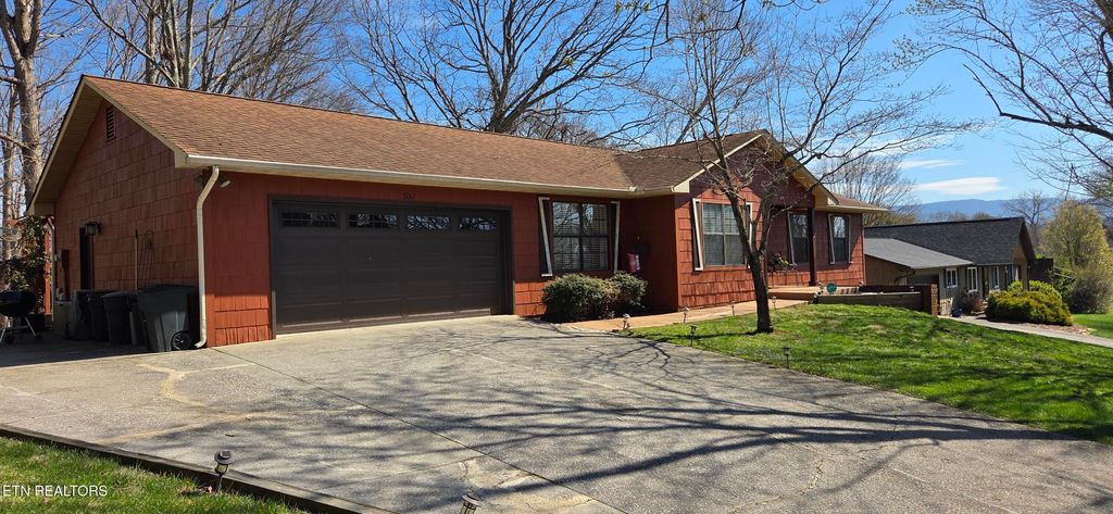 Photo of 3132 Fairoaks Drive, Maryville, TN 37803 (MLS # 1333413)