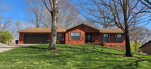 Photo of 3132 Fairoaks Drive, Maryville, TN 37803 (MLS # 1333413)