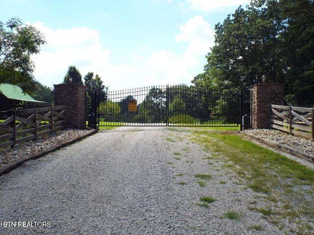 Photo of 63 Four Mile Creek Rd, Deer Lodge, TN 37726 (MLS # 1294487)