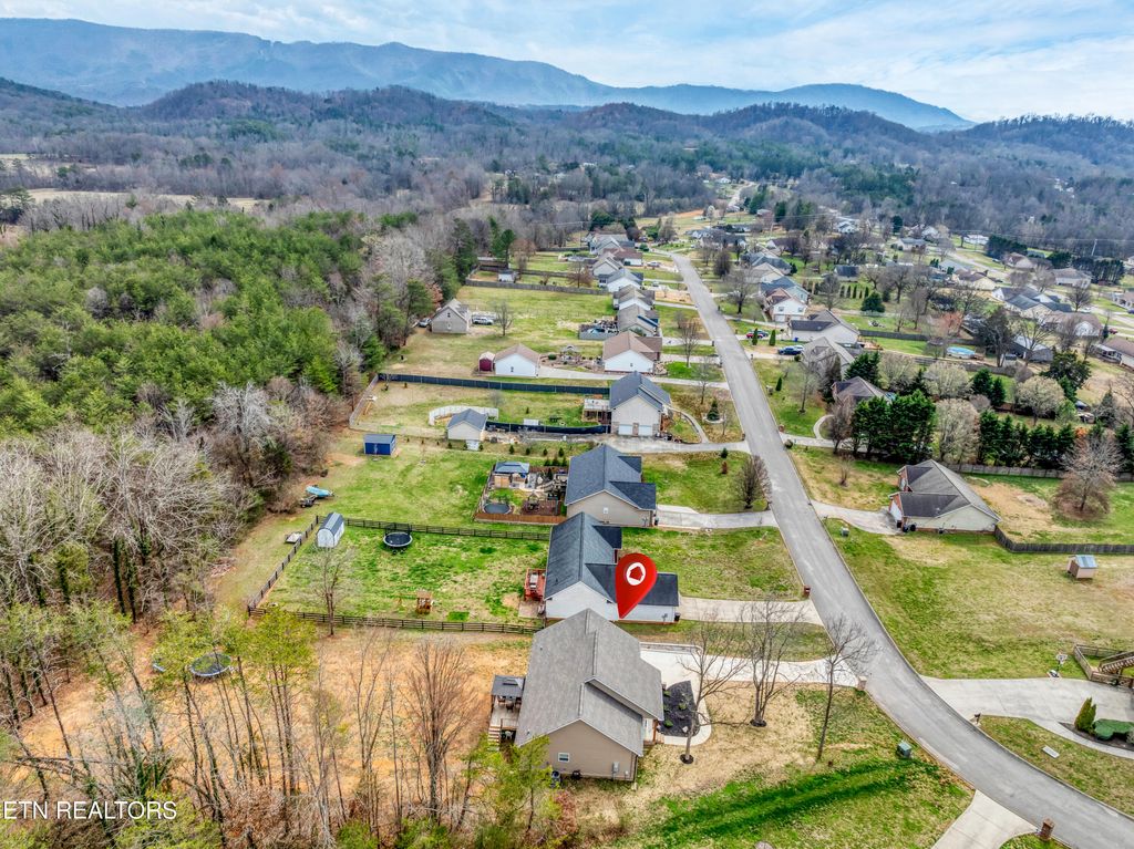 Photo of 1318 Tomahawk Drive, Maryville, TN 37803 (MLS # 1331757)