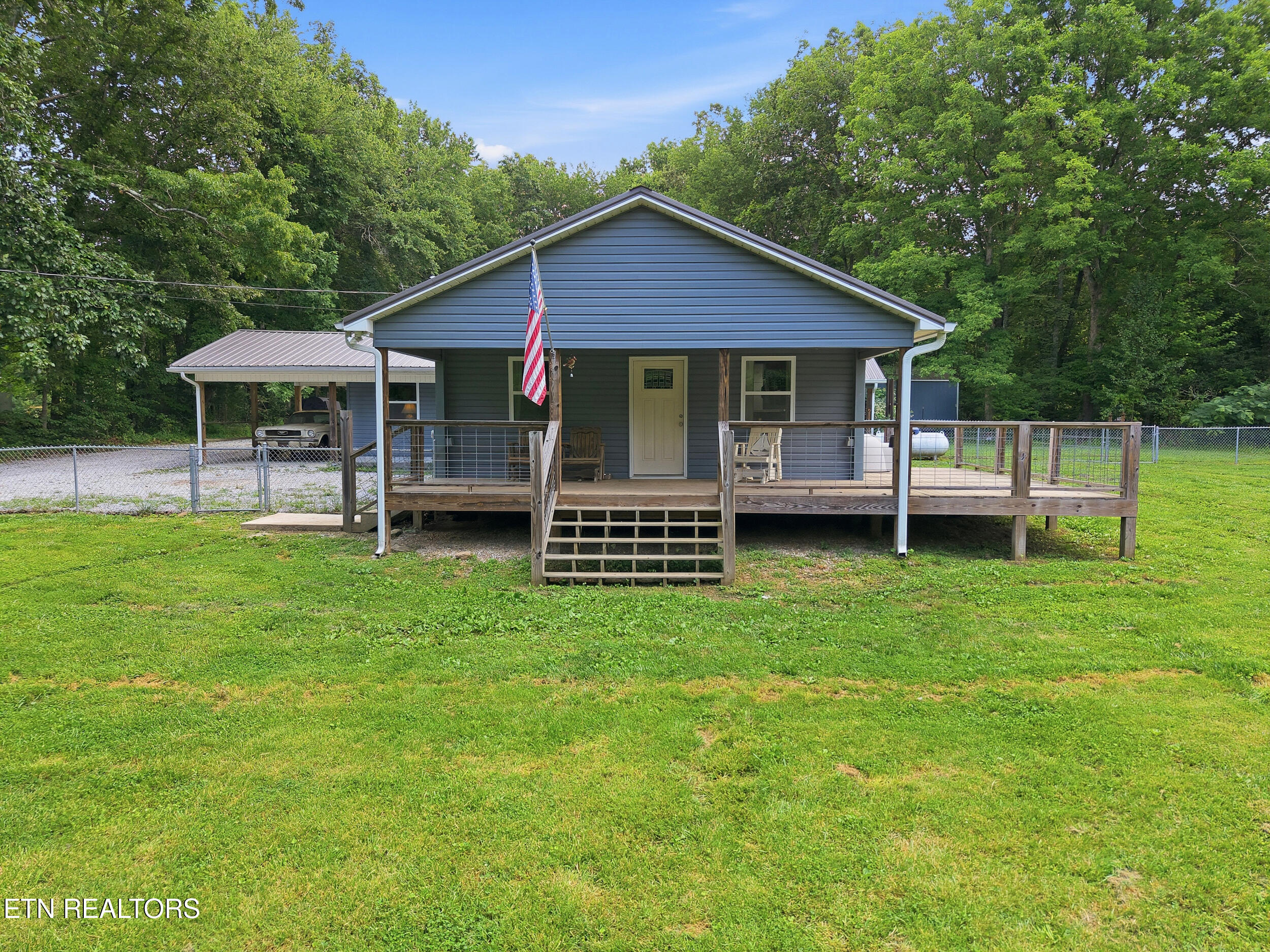 600 W End Rd