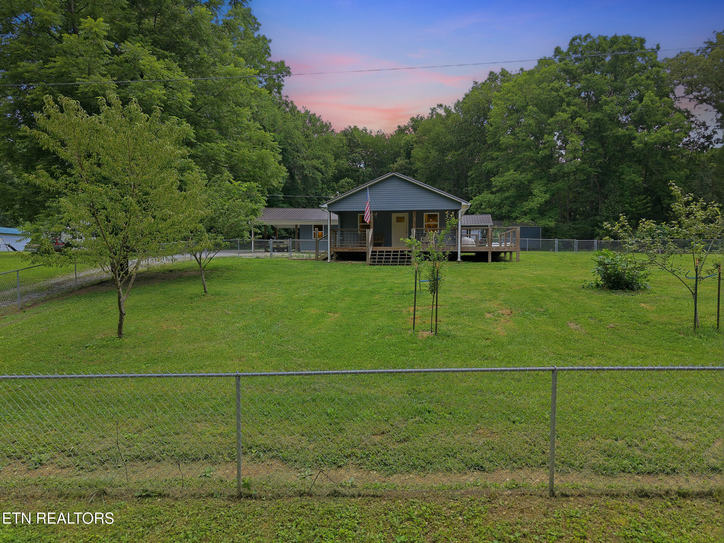 600 W End Rd