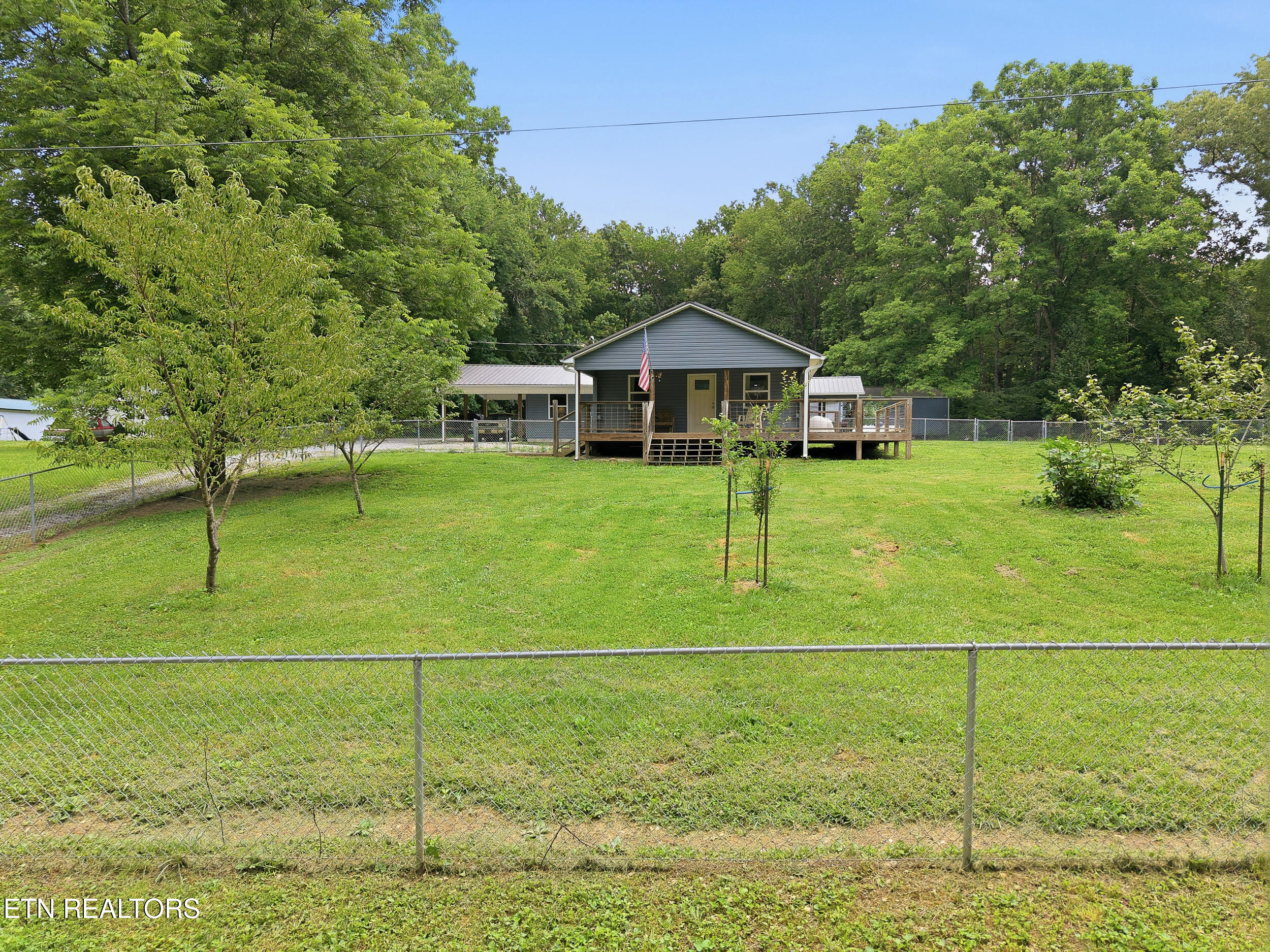 600 W End Rd