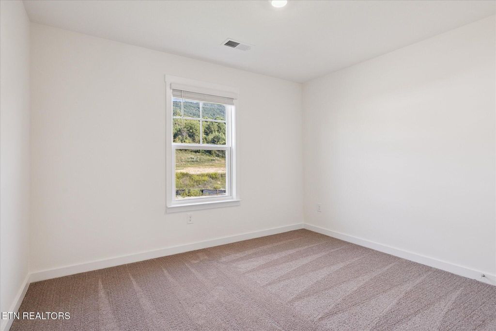 Photo of 132 N Rolling Meadows Drive, Harriman, TN 37748 (MLS # 1302620)