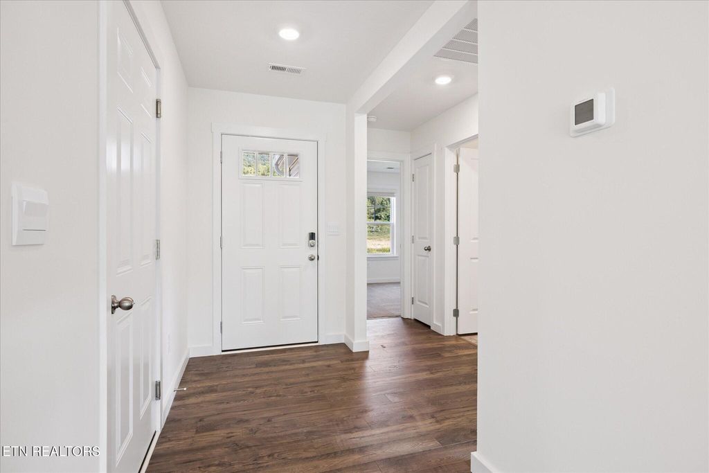 Photo of 132 N Rolling Meadows Drive, Harriman, TN 37748 (MLS # 1302620)