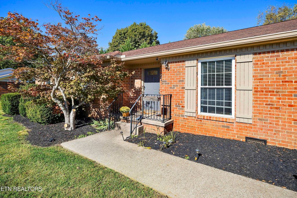 Photo of 11737 Georgetowne Drive, Knoxville, TN 37934 (MLS # 1319155)