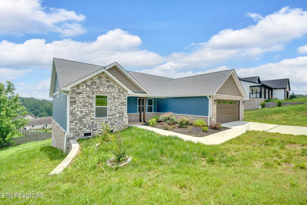 Photo of 141 Middle Glen Rd, Maynardville, TN 37807 (MLS # 1306950)