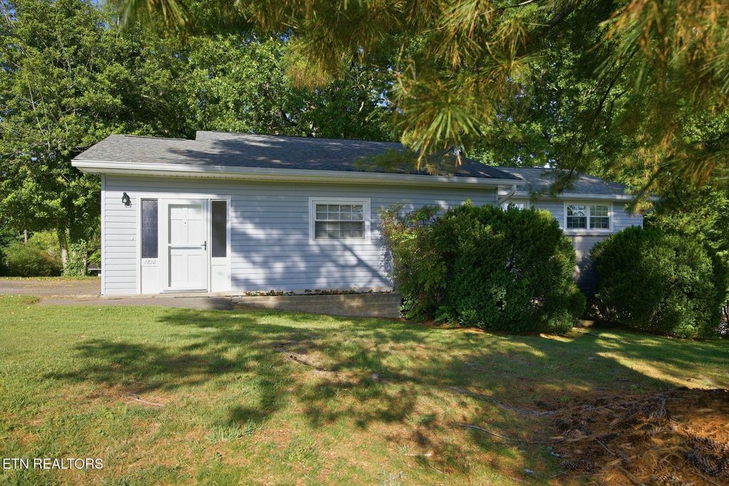 Photo of 1812 Cherokee St, Athens, TN 37303 (MLS # 1339303)