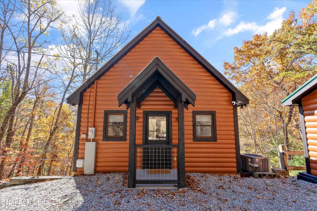 Photo of 3898 Millers Ridge Way, Sevierville, TN 37862 (MLS # 1322152)