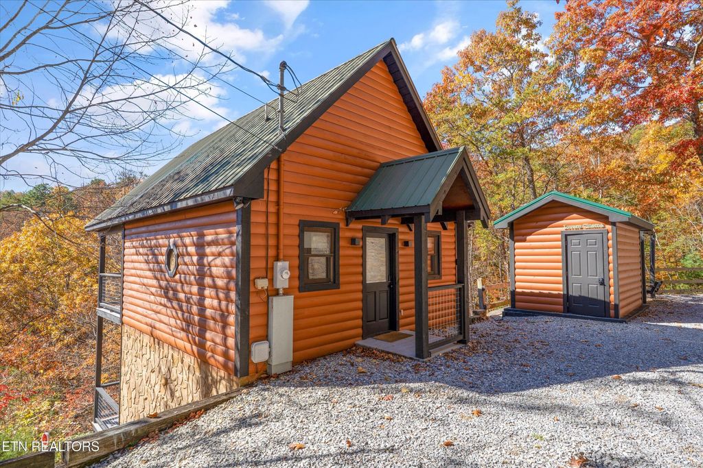 Photo of 3898 Millers Ridge Way, Sevierville, TN 37862 (MLS # 1322152)