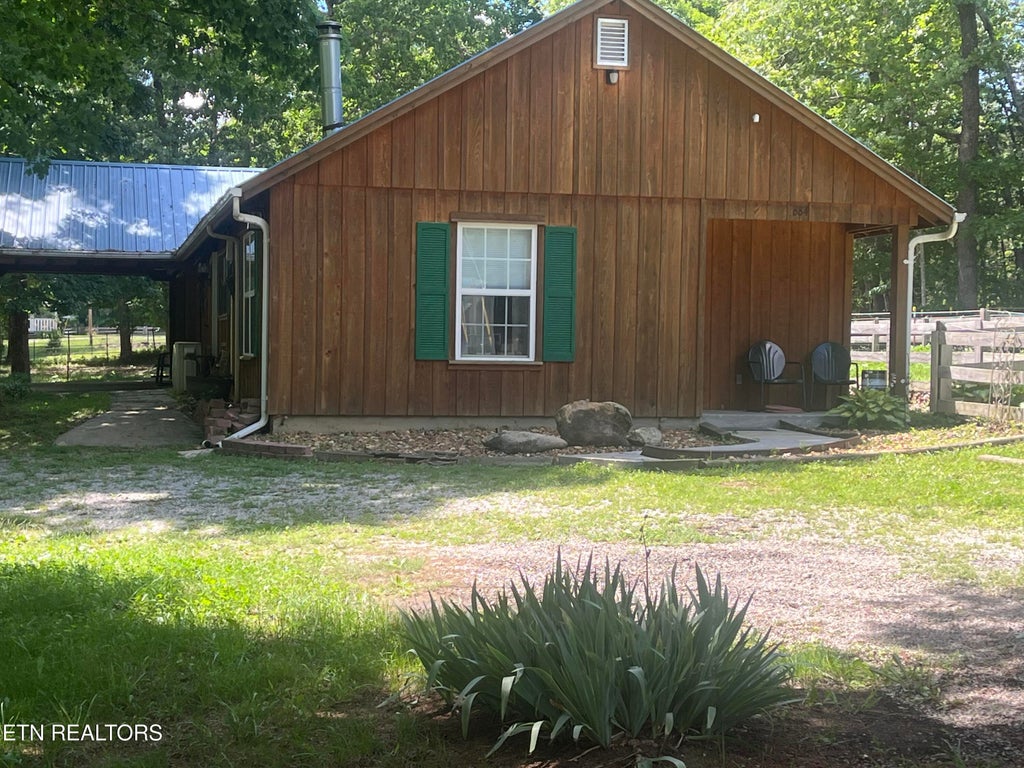 Photo of 684 Spruce Creek Drive, Jamestown, TN 38556 (MLS # 1350601)
