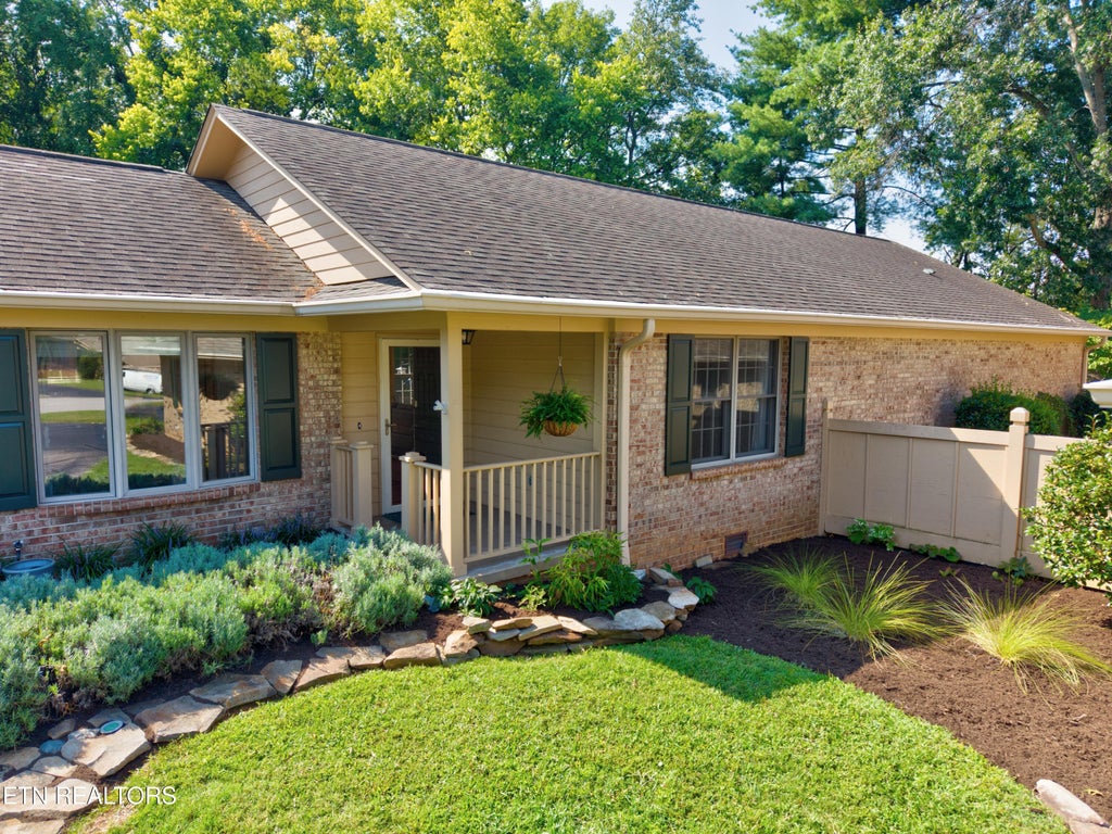 Photo of 923 Jamestown Way, Maryville, TN 37803 (MLS # 1353531)
