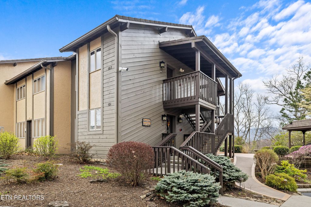Photo of 1050 Ski View Drive #102, Gatlinburg, TN 37738 (MLS # 1344372)
