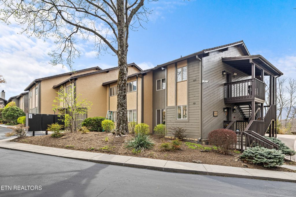 Photo of 1050 Ski View Drive #102, Gatlinburg, TN 37738 (MLS # 1344372)
