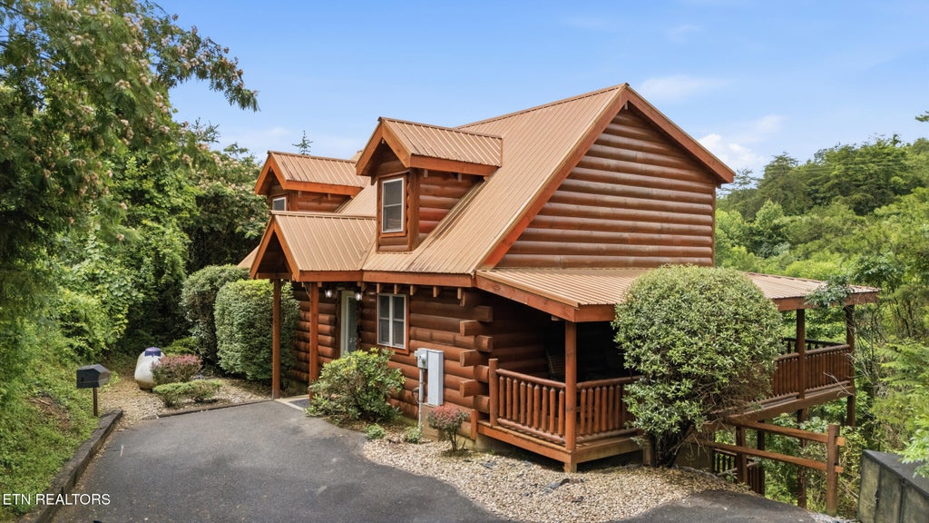 Photo of 4420 Shangrila Way, Sevierville, TN 37876 (MLS # 1346558)