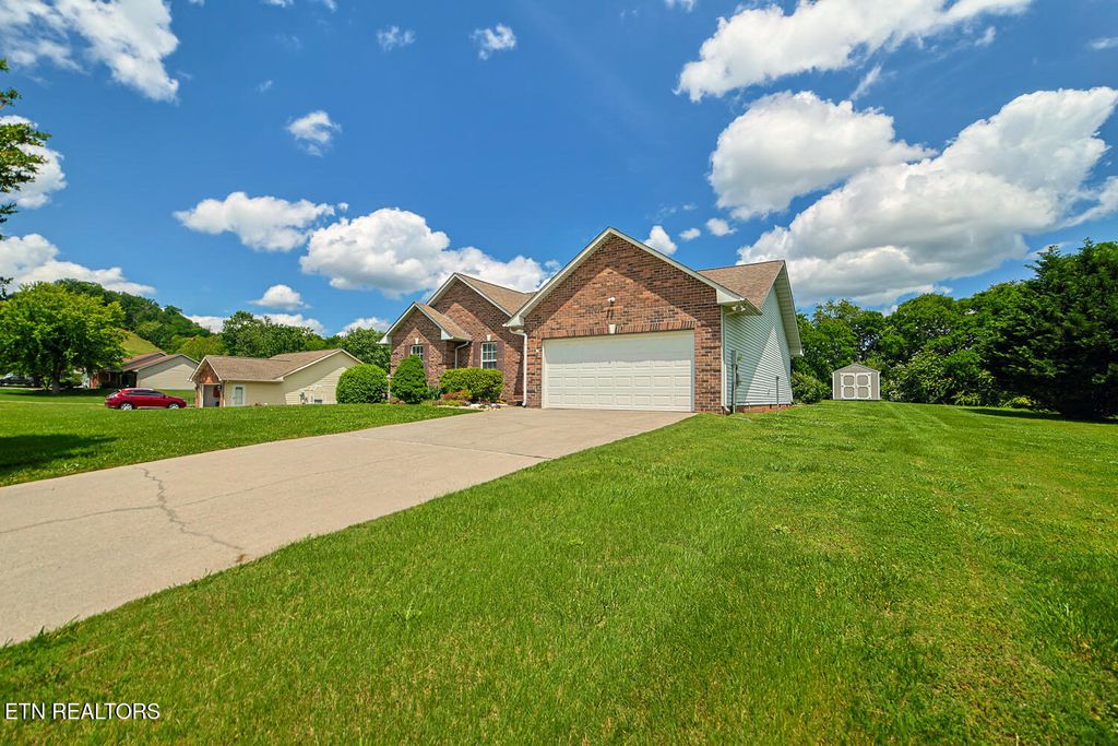 Photo of 160 Franklin Estates Lane, Greenback, TN 37742 (MLS # 1299830)