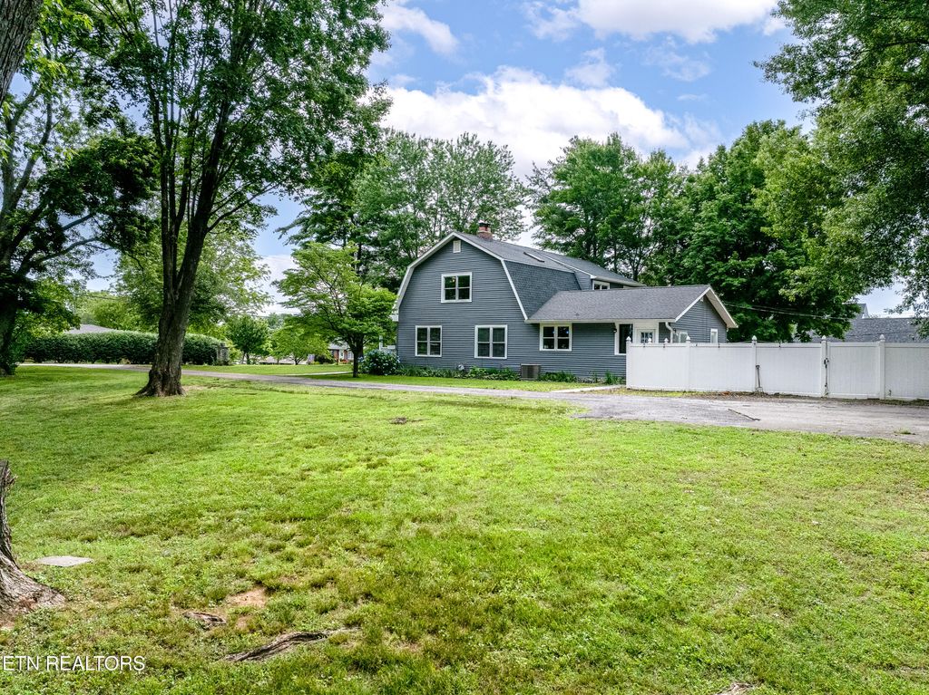 Photo of 209 Montgomery Lane, Maryville, TN 37803 (MLS # 1330901)