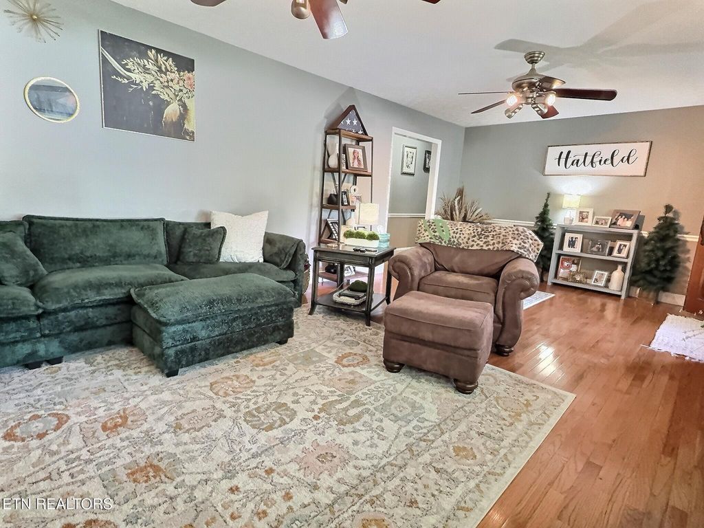 Photo of 111 W Fir St, LaFollette, TN 37766 (MLS # 1337411)