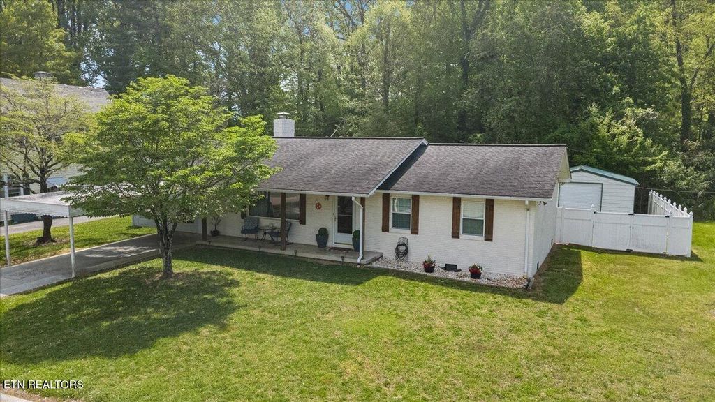Photo of 111 W Fir St, LaFollette, TN 37766 (MLS # 1337411)