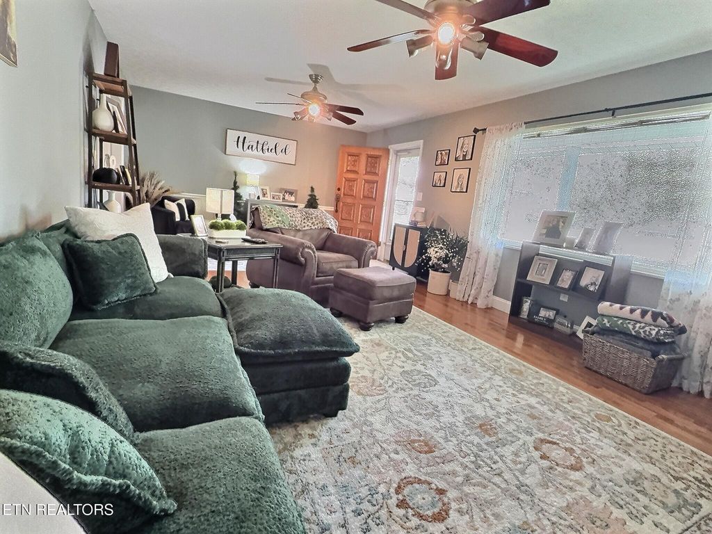 Photo of 111 W Fir St, LaFollette, TN 37766 (MLS # 1337411)