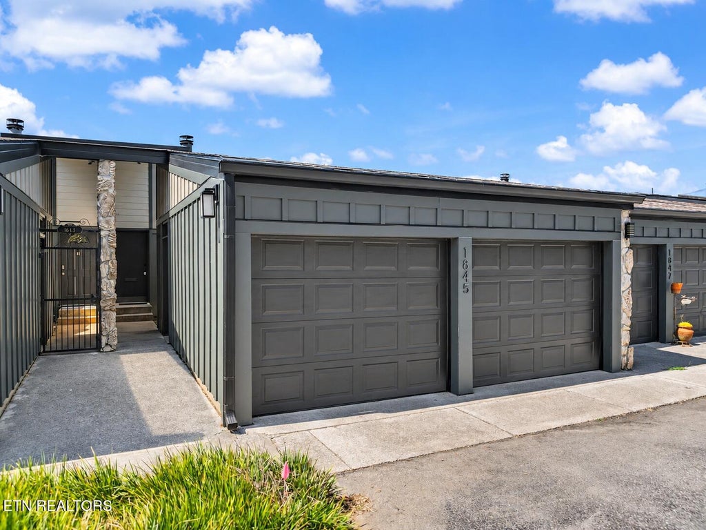 Photo of 1845 Cherokee Bluff Drive, Knoxville, TN 37920 (MLS # 1354756)