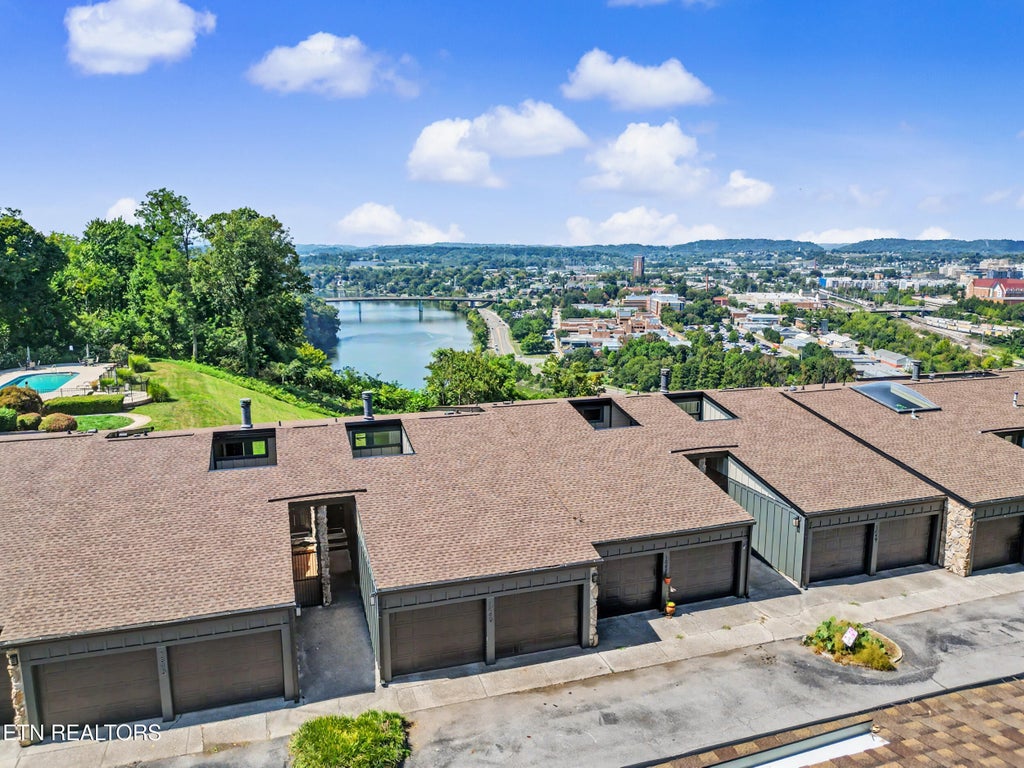 Photo of 1845 Cherokee Bluff Drive, Knoxville, TN 37920 (MLS # 1354756)