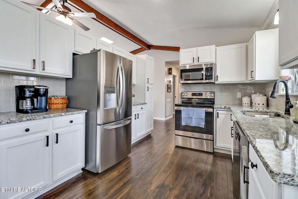 Photo of 131 Berkshire Loop, Fairfield Glade, TN 38558 (MLS # 1296635)