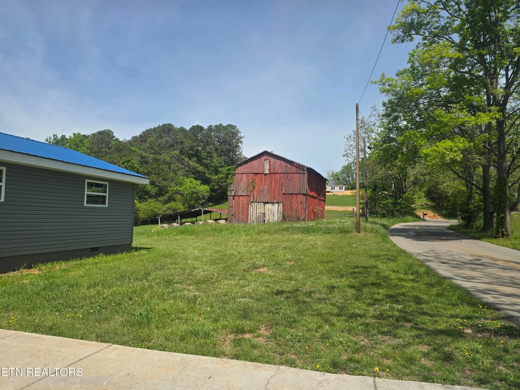 Photo of 1087 Harmon RD Rd, New Tazewell, TN 37825 (MLS # 1326190)