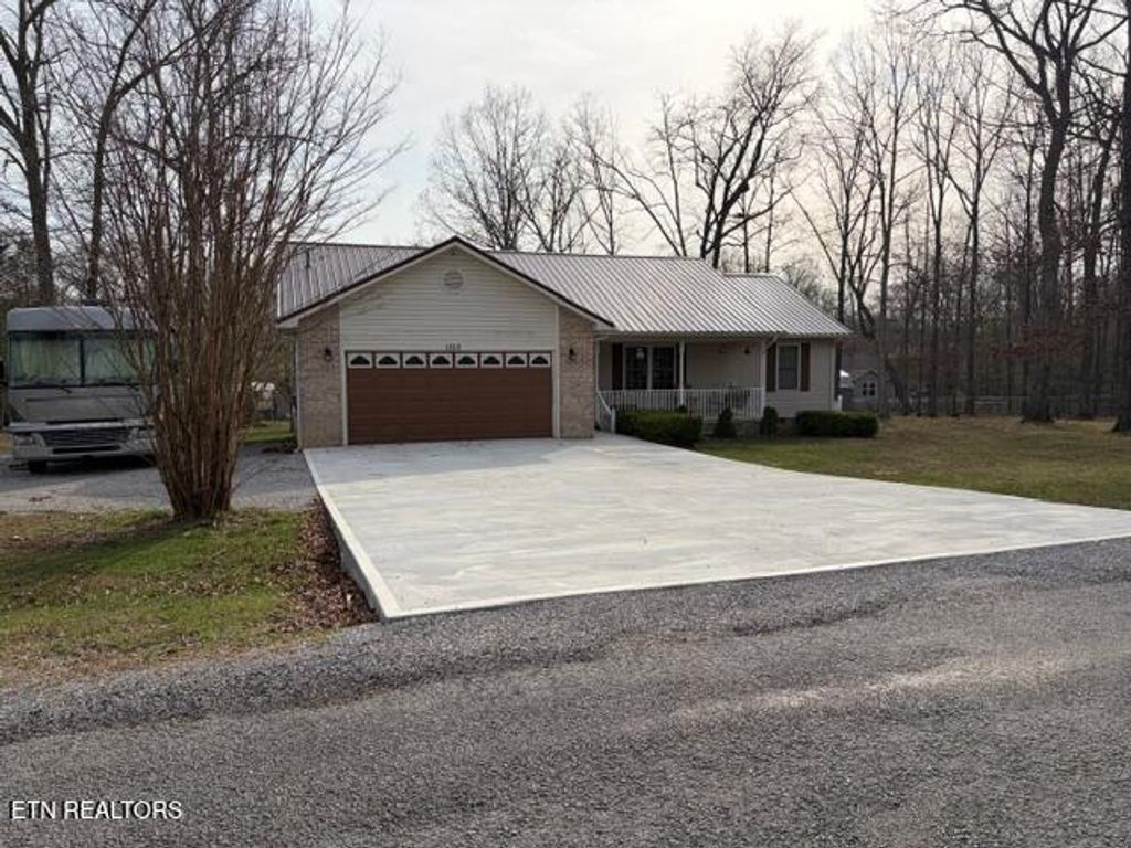 Photo of 1012 Iroquois Lane, Crossville, TN 38572 (MLS # 1333613)