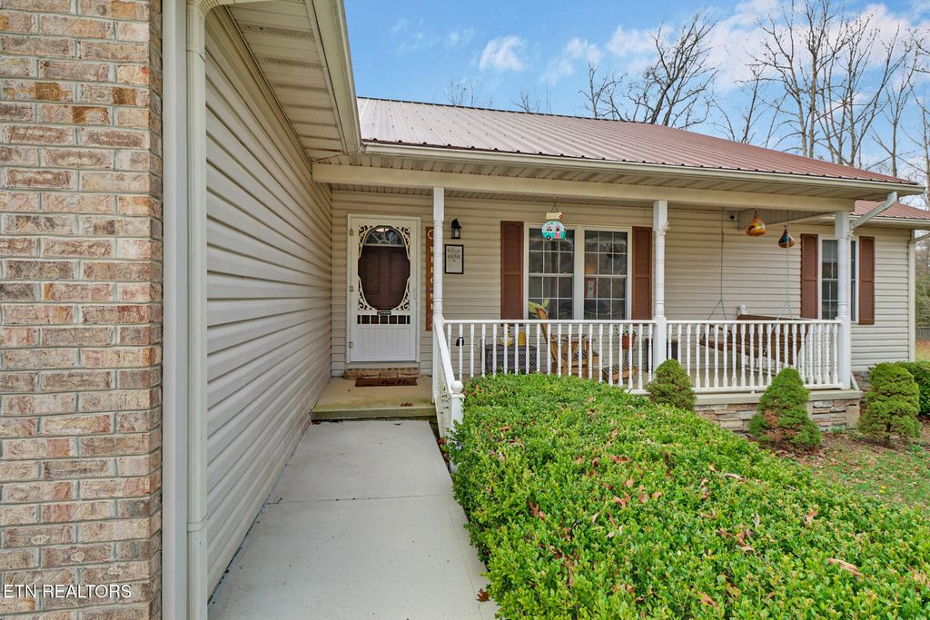 Photo of 1012 Iroquois Lane, Crossville, TN 38572 (MLS # 1333613)