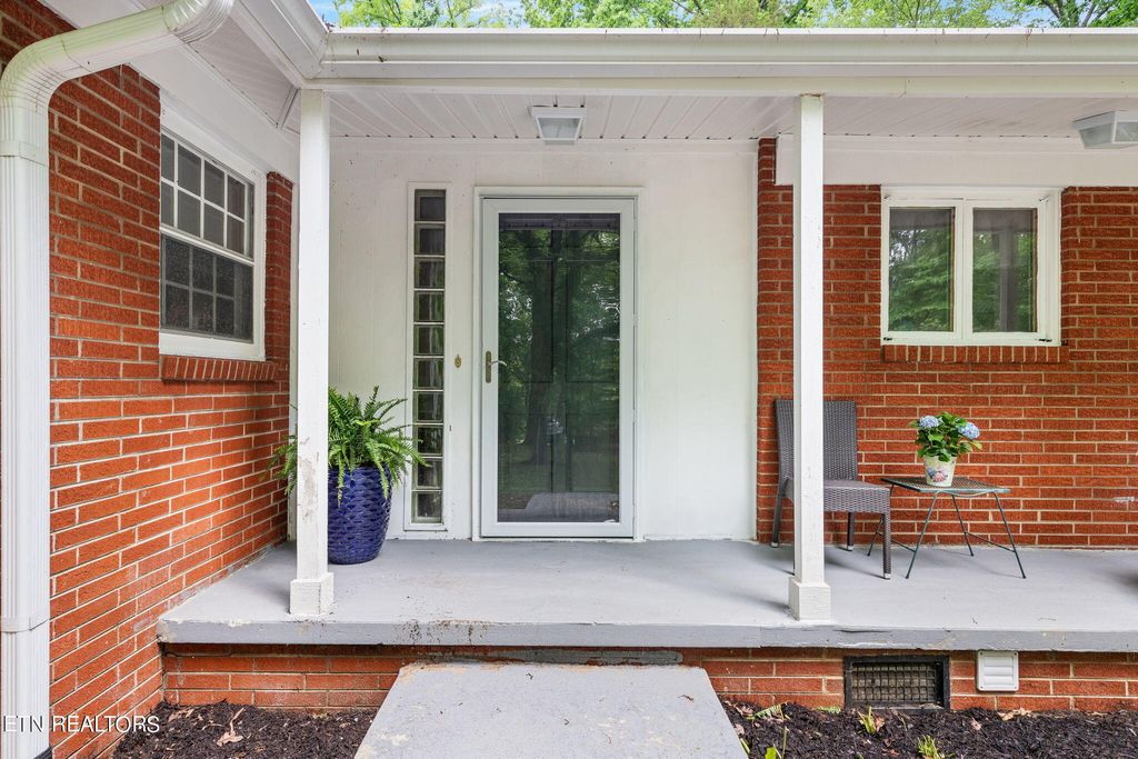 Photo of 100 Woodland Place, Oliver Springs, TN 37840 (MLS # 1261855)