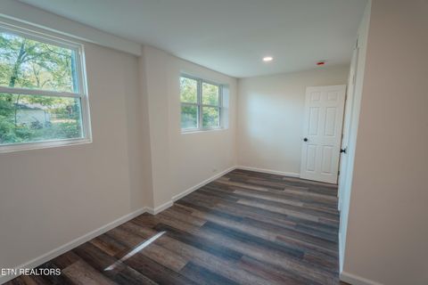 Tiny photo for 141 W Gettysburg Ave, Oak Ridge, TN 37830 (MLS # 1337719)