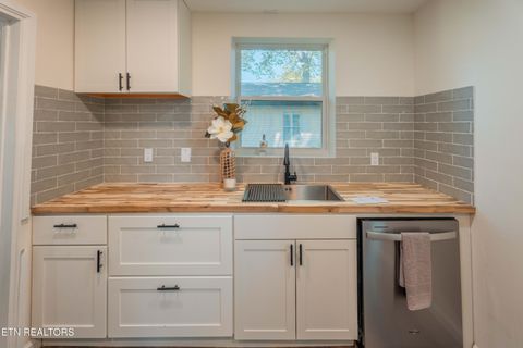 Tiny photo for 141 W Gettysburg Ave, Oak Ridge, TN 37830 (MLS # 1337719)