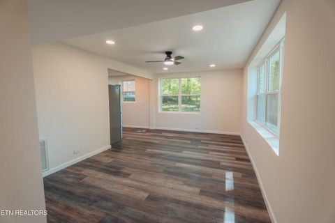 Tiny photo for 141 W Gettysburg Ave, Oak Ridge, TN 37830 (MLS # 1337719)