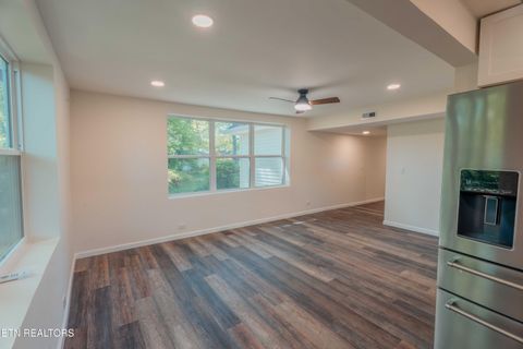 Tiny photo for 141 W Gettysburg Ave, Oak Ridge, TN 37830 (MLS # 1337719)