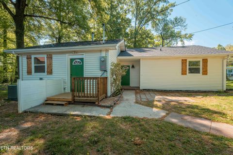 Photo of 141 W Gettysburg Ave, Oak Ridge, TN 37830 (MLS # 1337719)