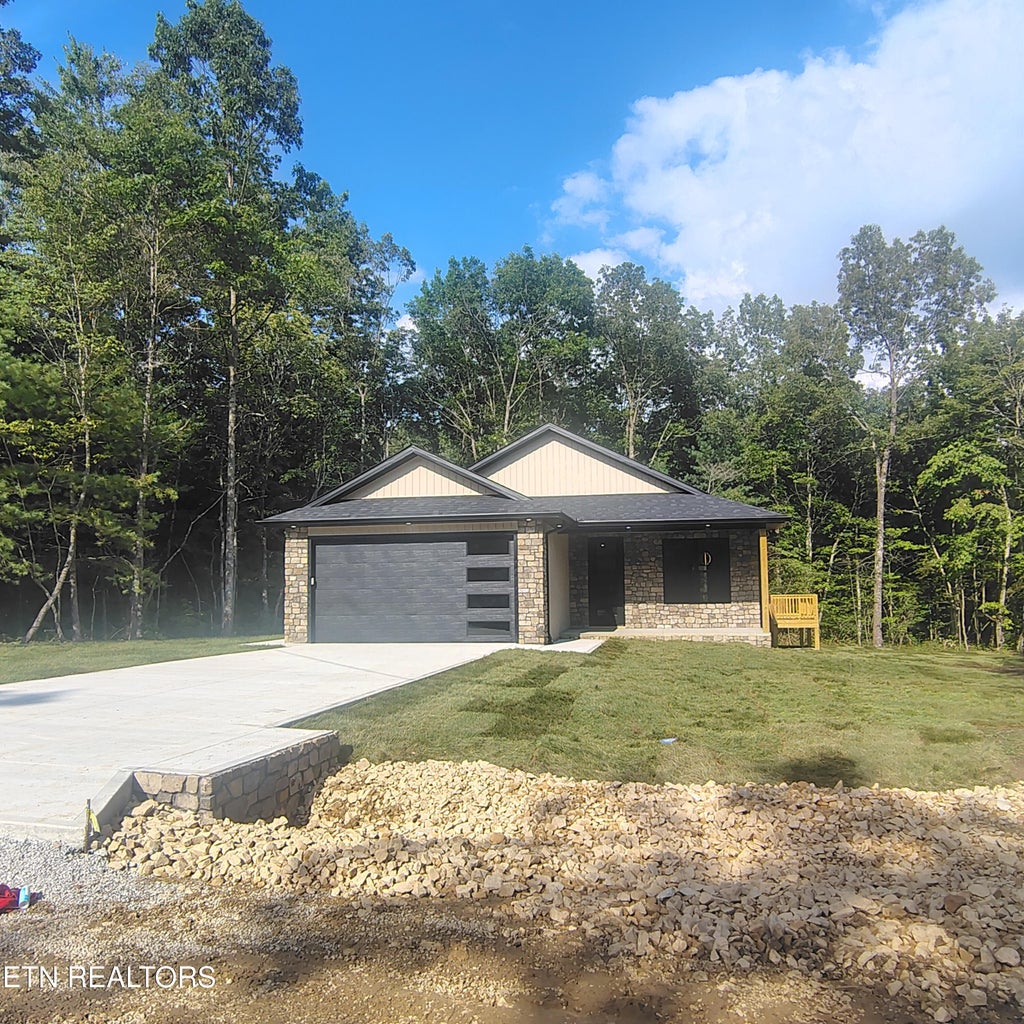 Photo of 131 Rowewood Lane, Crossville, TN 38558 (MLS # 1349182)