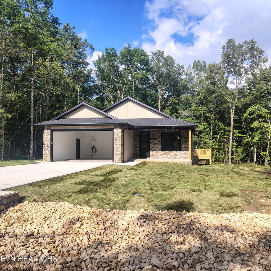 Photo of 131 Rowewood Lane, Crossville, TN 38558 (MLS # 1349182)