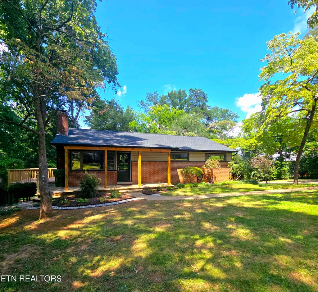 Photo of 108 Hickory Drive, Maryville, TN 37804 (MLS # 1353496)