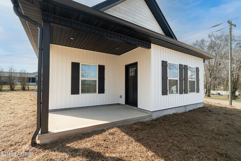 Photo of 1229 N Main St, Sweetwater, TN 37874 (MLS # 1291867)