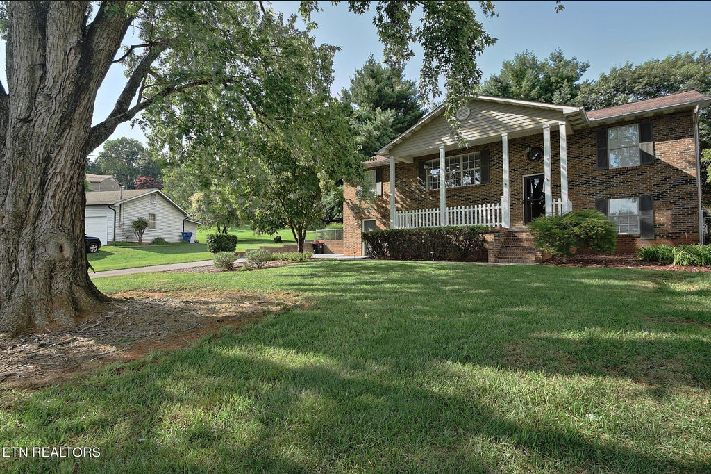 Photo of 3814 Dovefield Court, Louisville, TN 37777 (MLS # 1352889)