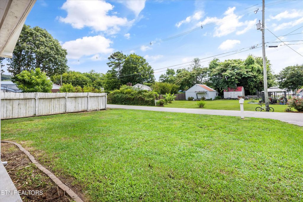 Photo of 335 S Fowler St, Clinton, TN 37716 (MLS # 1328806)