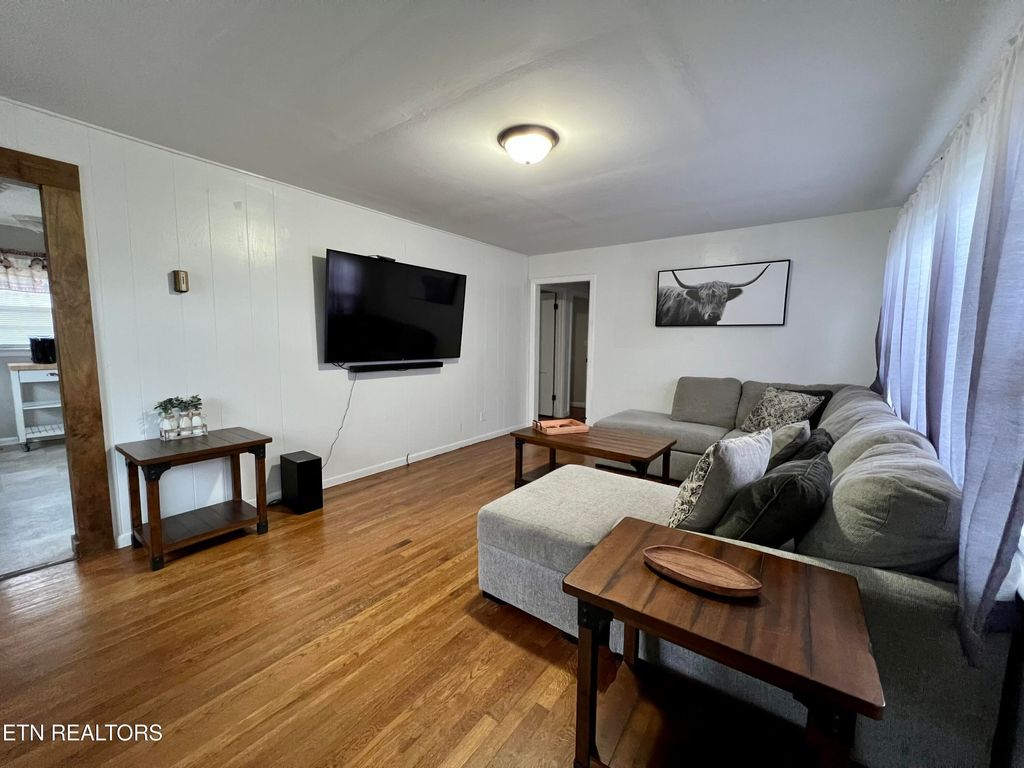 Photo of 410 Hickory St, Clinton, TN 37716 (MLS # 1299193)