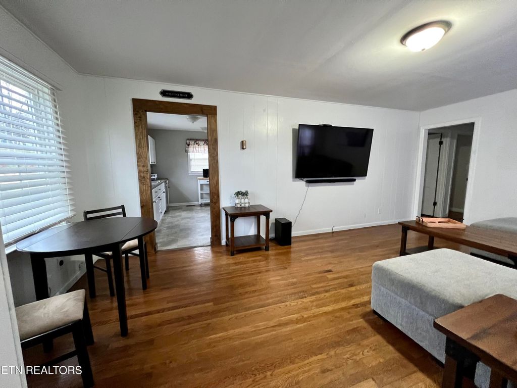 Photo of 410 Hickory St, Clinton, TN 37716 (MLS # 1299193)