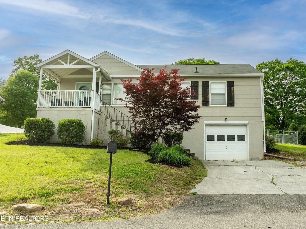 Photo of 410 Hickory St, Clinton, TN 37716 (MLS # 1299193)