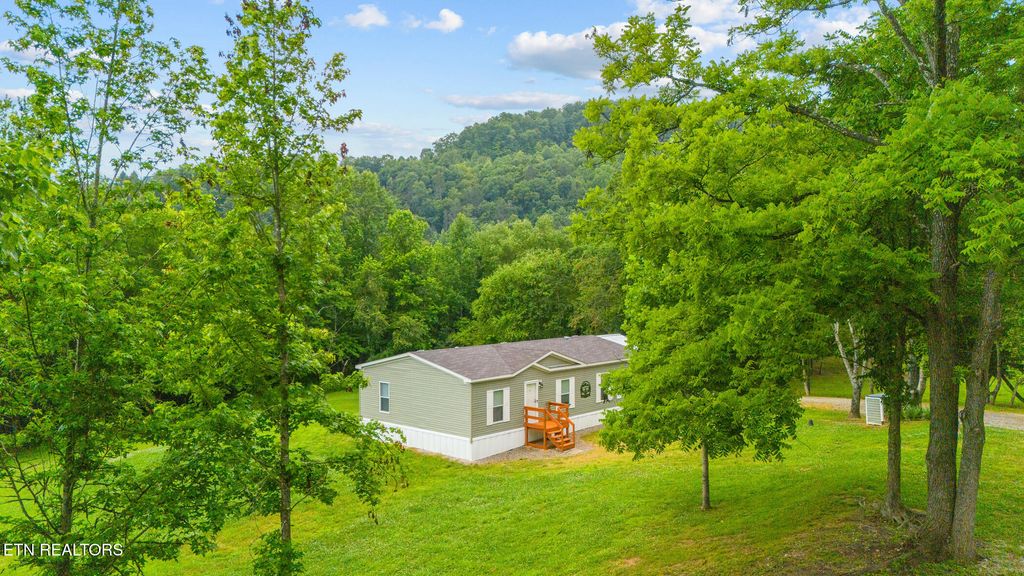 Photo of 3329 Stinking Creek Rd, Pioneer, TN 37847 (MLS # 1306637)